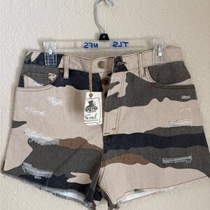 NWT easel Camo Distressed Jean Shorts in Tan, Olive, Black